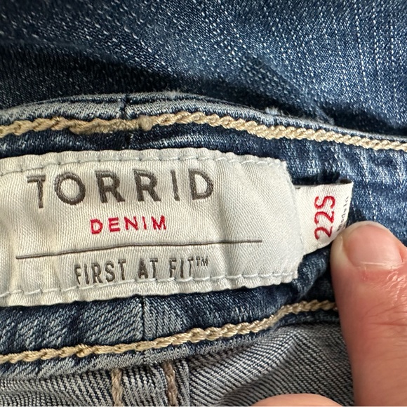 Torrid Slim Boot Cut Denim Jeans Medium Wash 5 Pocket Zip & Button Size 22S - Picture 10 of 12